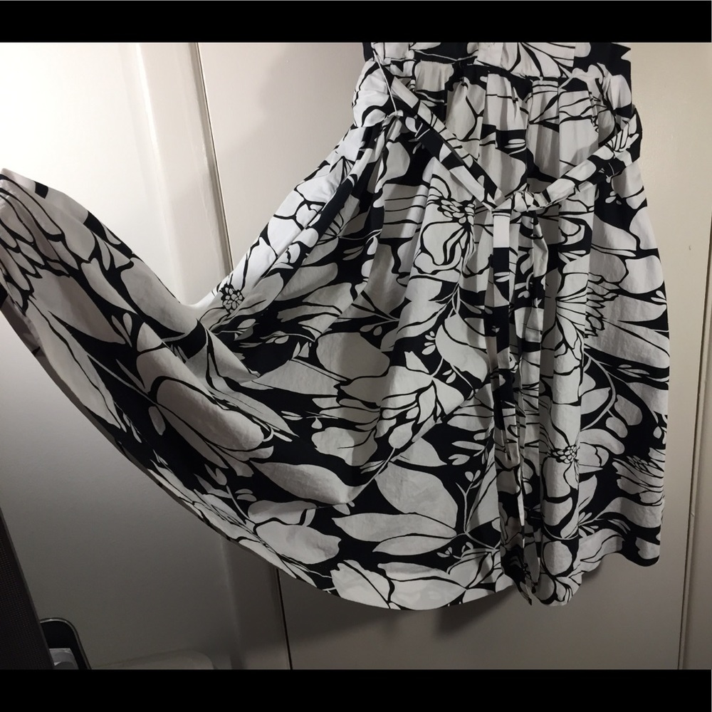 Black & White Floral Patterned Dress with Pockets!